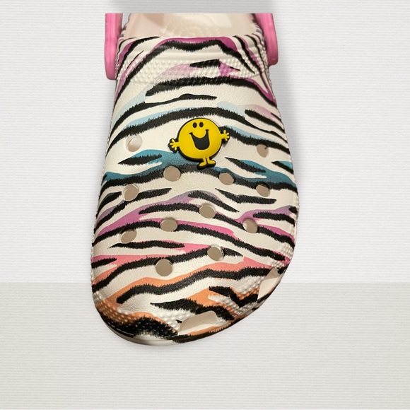 Smiley Crocs Charm - 50%‎ OFF when you bundle 3 or more charms - Picture 2 of 2